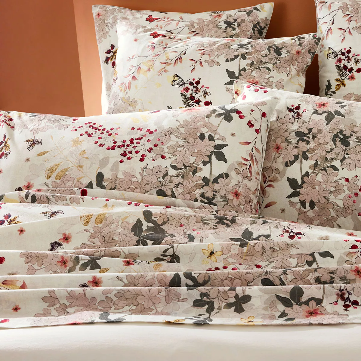 Bettlaken baumwollperkal vorgewaschen 115 g/m² bedruckt winrot beige Vintage flowers cranberry